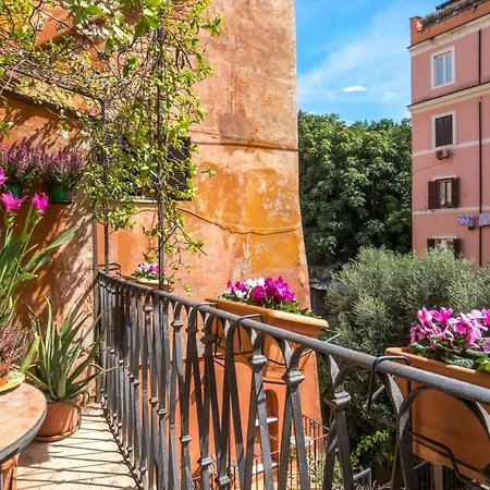Empire Loft: In The Shadow Of Colosseo Apartment Rome