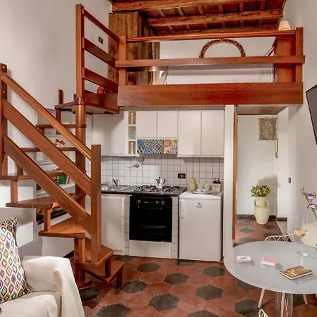Apartment Empire Loft: In The Shadow Of Colosseo